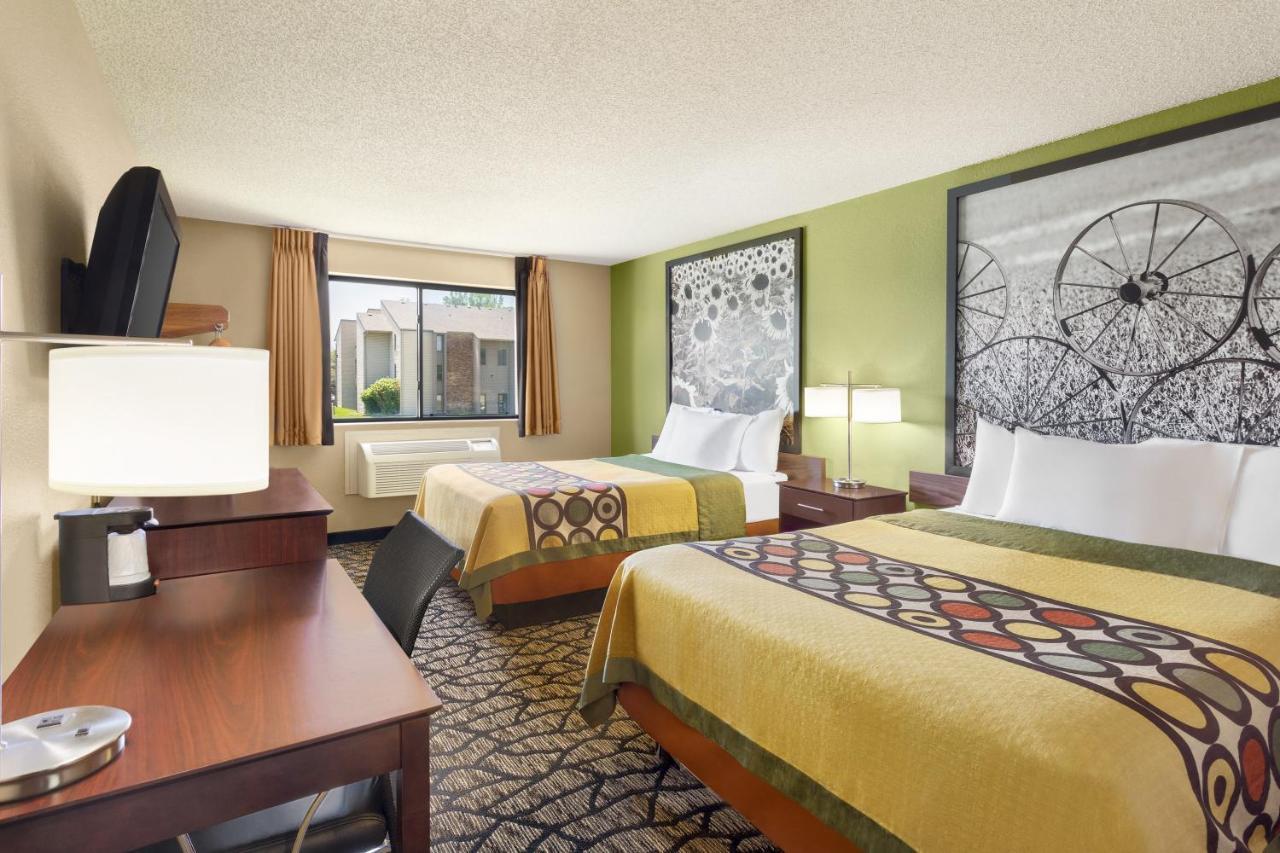 Super 8 By Wyndham Ankeny/Des Moines Area Hotell Exteriör bild