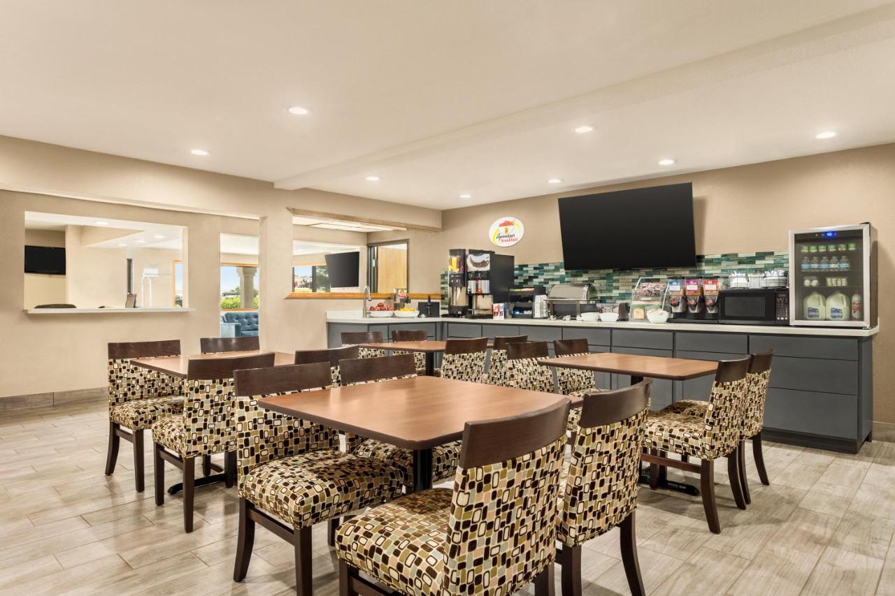 Super 8 By Wyndham Ankeny/Des Moines Area Hotell Exteriör bild
