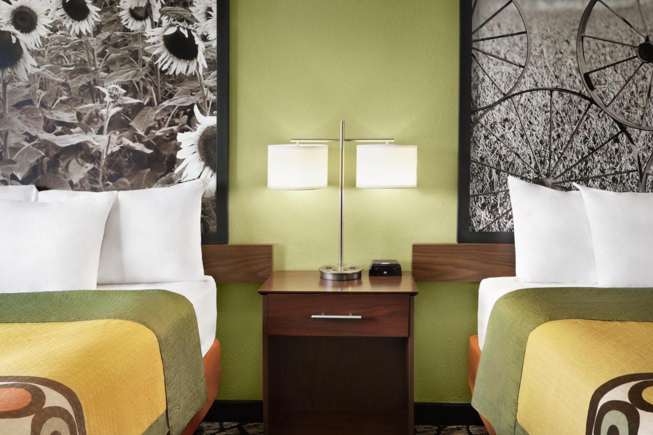 Super 8 By Wyndham Ankeny/Des Moines Area Hotell Exteriör bild