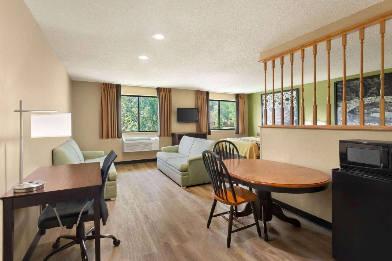 Super 8 By Wyndham Ankeny/Des Moines Area Hotell Exteriör bild