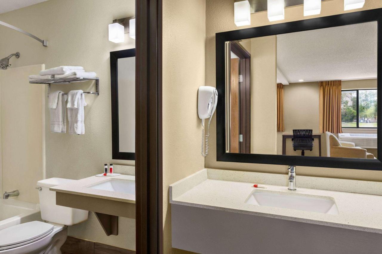 Super 8 By Wyndham Ankeny/Des Moines Area Hotell Exteriör bild