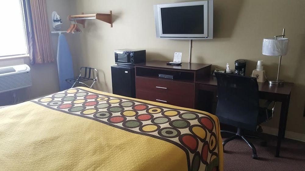 Super 8 By Wyndham Ankeny/Des Moines Area Hotell Exteriör bild