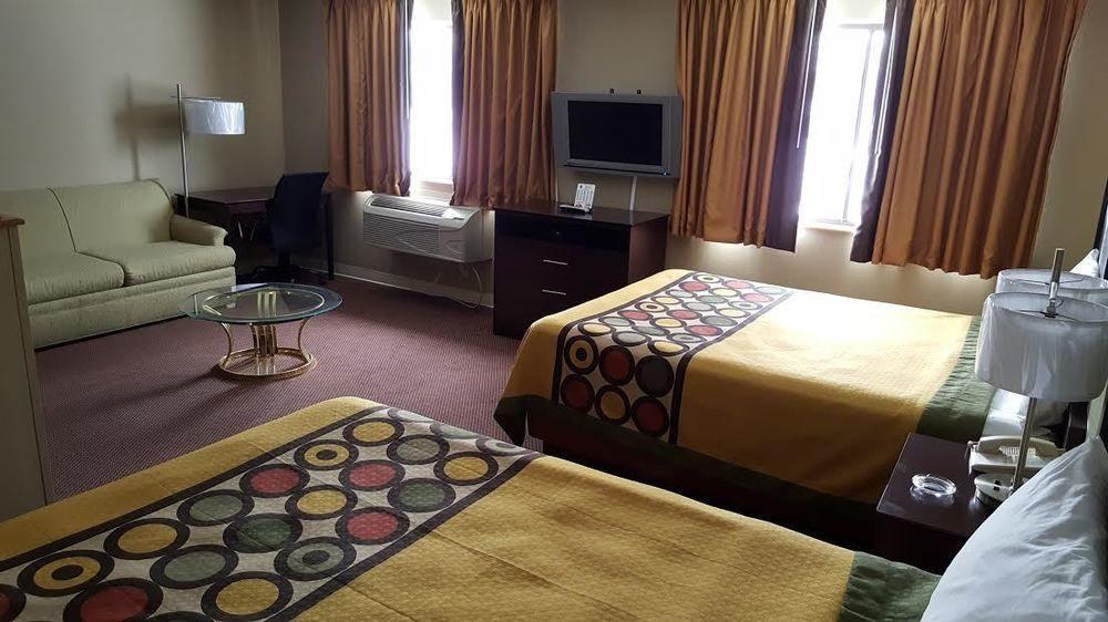 Super 8 By Wyndham Ankeny/Des Moines Area Hotell Exteriör bild