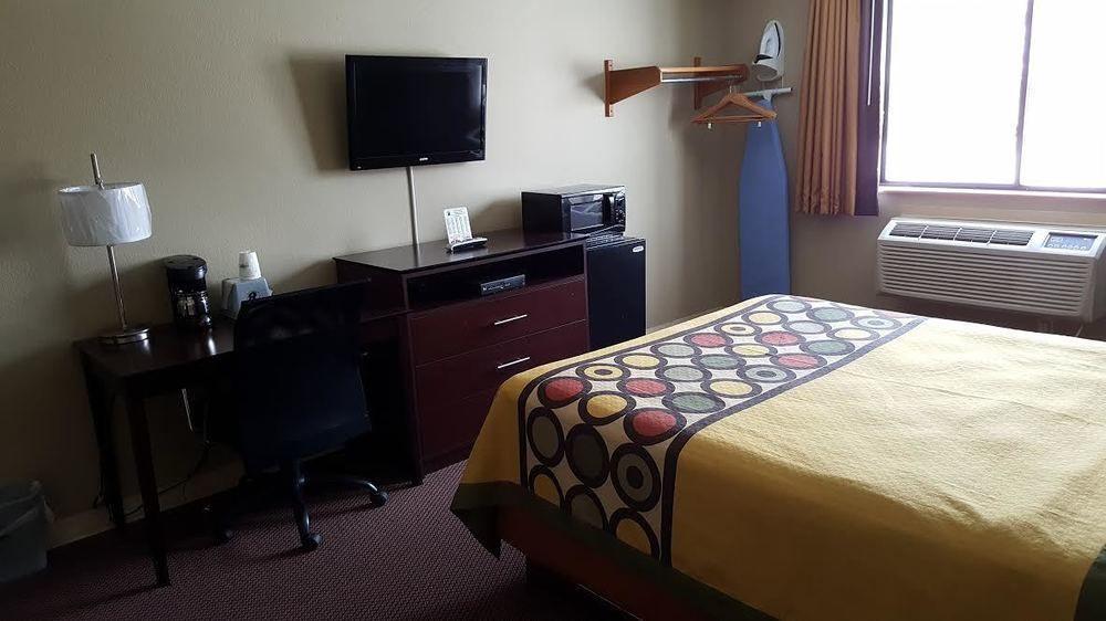 Super 8 By Wyndham Ankeny/Des Moines Area Hotell Exteriör bild